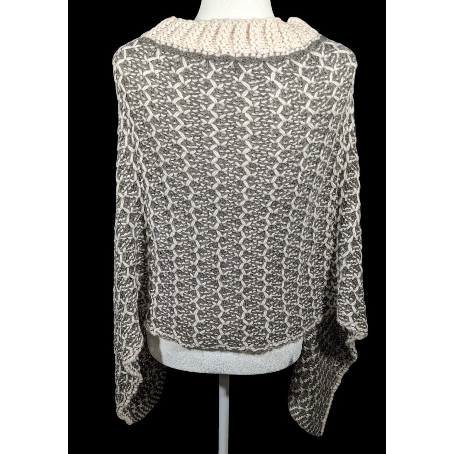 Simply Noelle Grey And White Chunky Knit Button Down Poncho