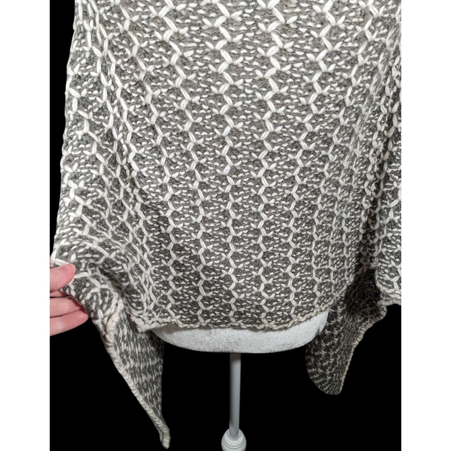 Simply Noelle Grey And White Chunky Knit Button Down Poncho