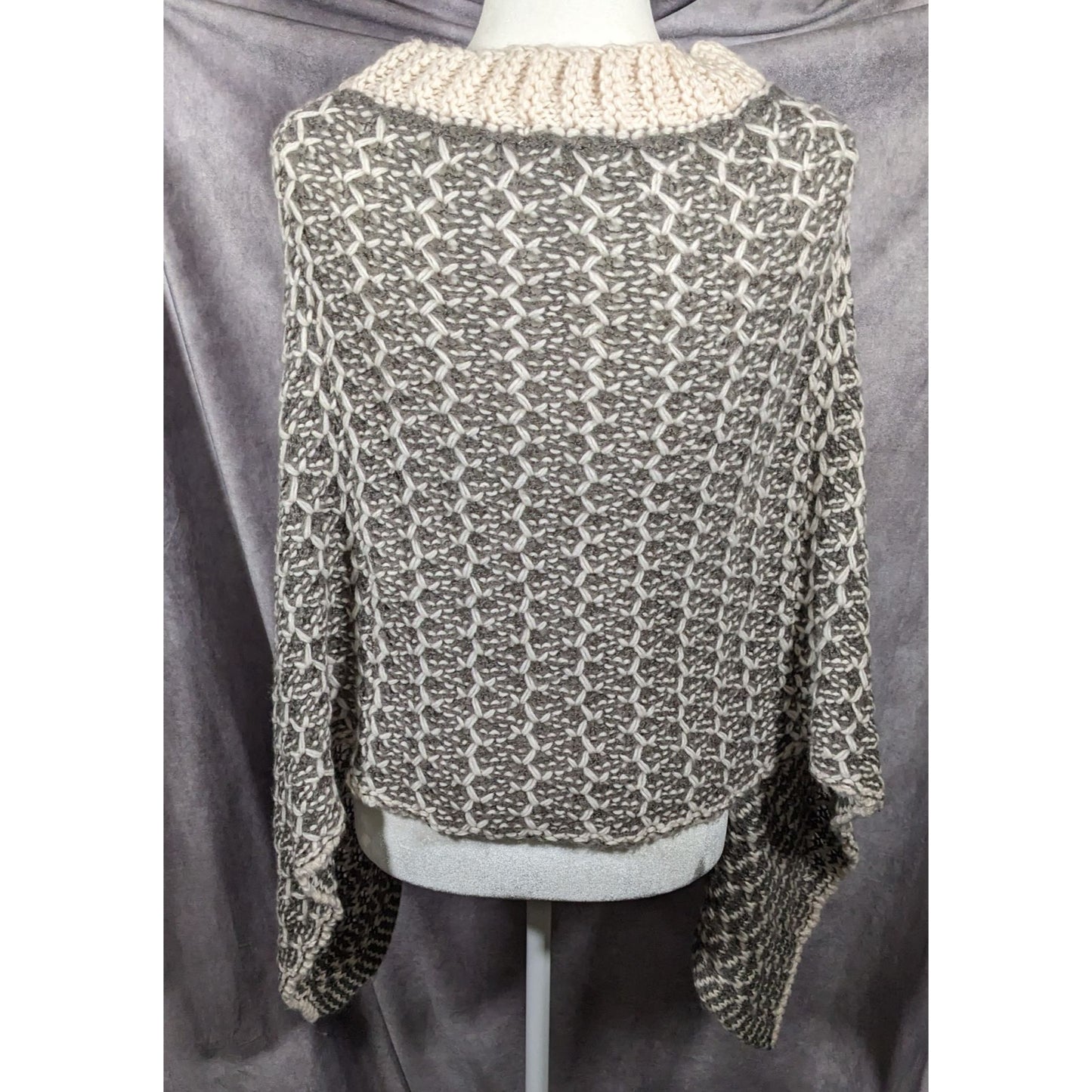 Simply Noelle Grey And White Chunky Knit Button Down Poncho