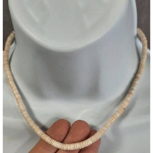 Beachy 90s Style Cream Puka Shell Necklace