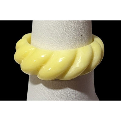 Vintage Yellow Scalloped Costume Fashion Ring