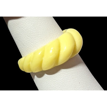 Vintage Yellow Scalloped Costume Fashion Ring