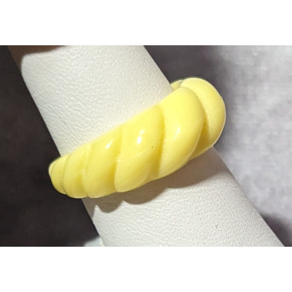 Vintage Yellow Scalloped Costume Fashion Ring