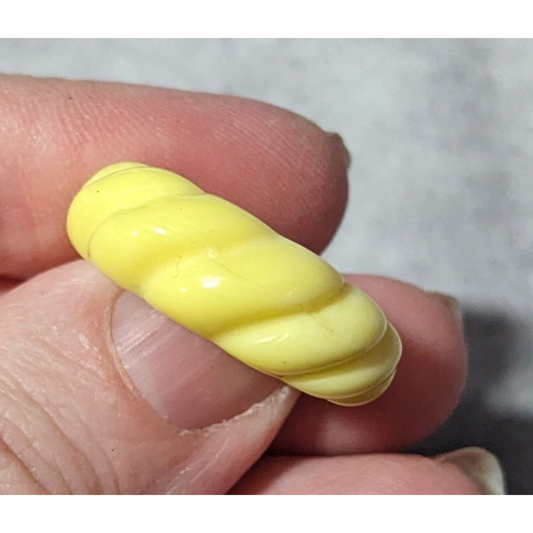 Vintage Yellow Scalloped Costume Fashion Ring