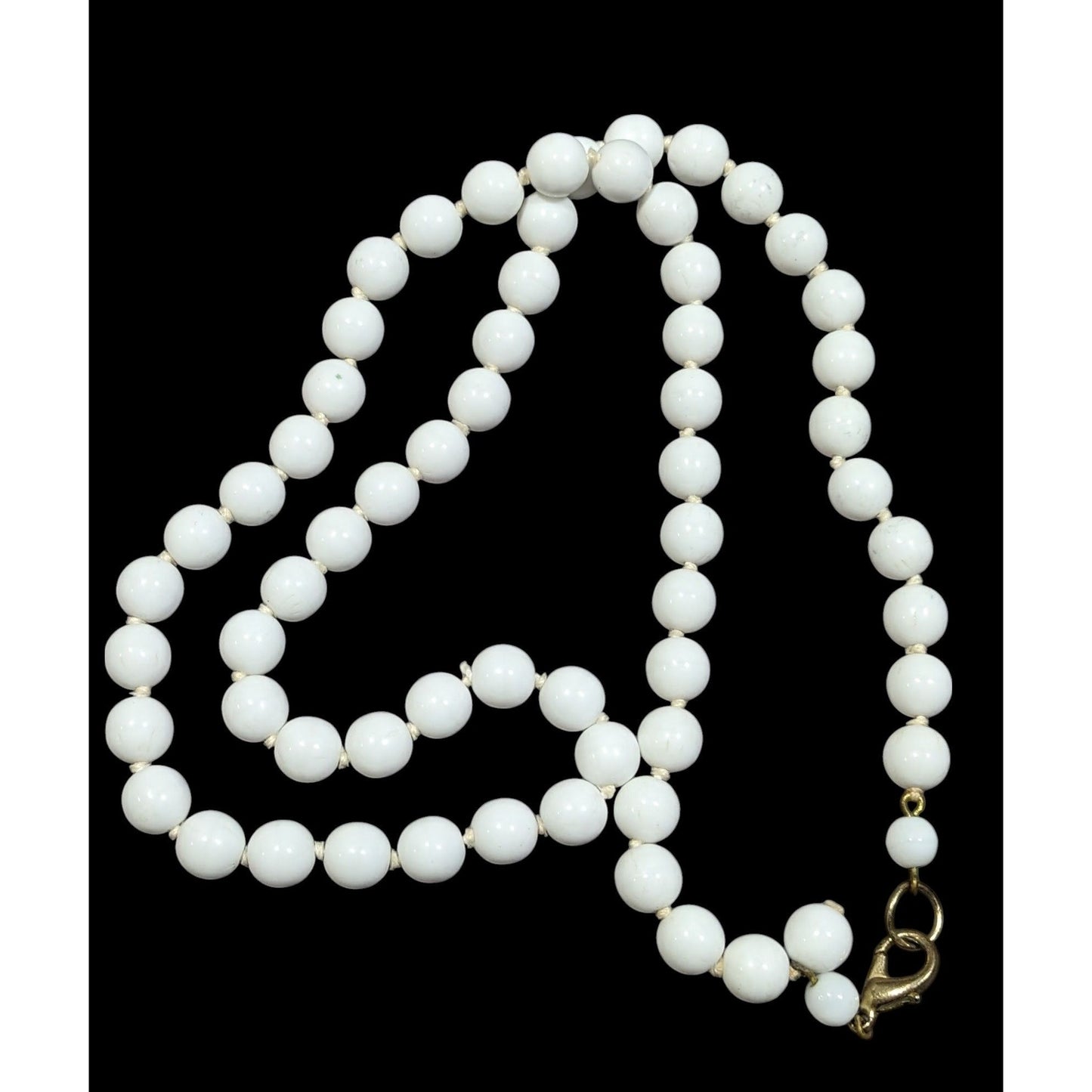 Vintage Classic White Beaded Glass Necklace