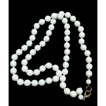 Vintage Classic White Beaded Glass Necklace