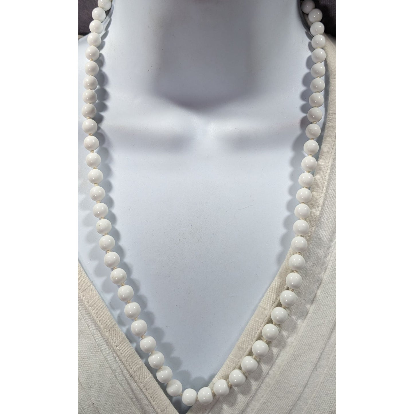 Vintage Classic White Beaded Glass Necklace