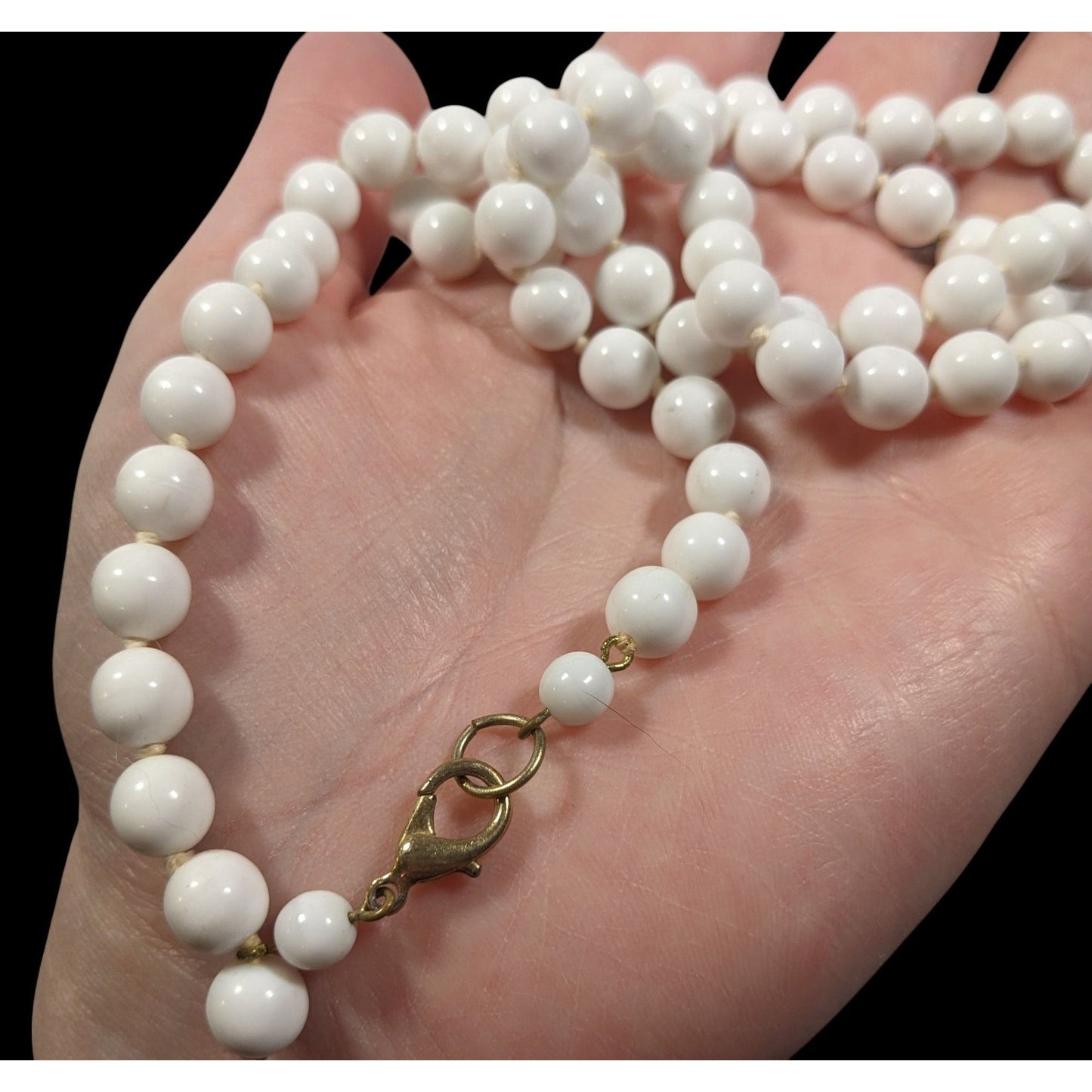 Vintage Classic White Beaded Glass Necklace