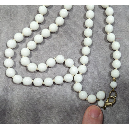 Vintage Classic White Beaded Glass Necklace