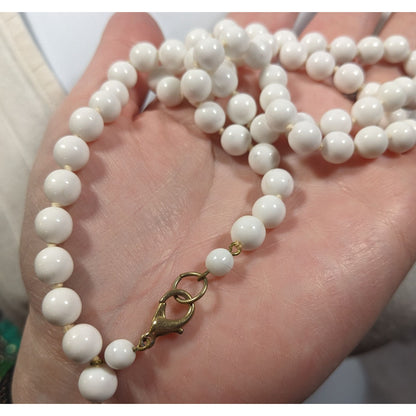 Vintage Classic White Beaded Glass Necklace