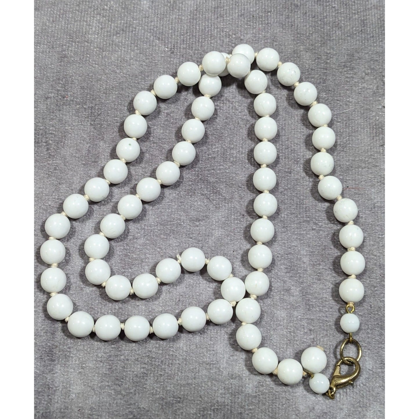 Vintage Classic White Beaded Glass Necklace