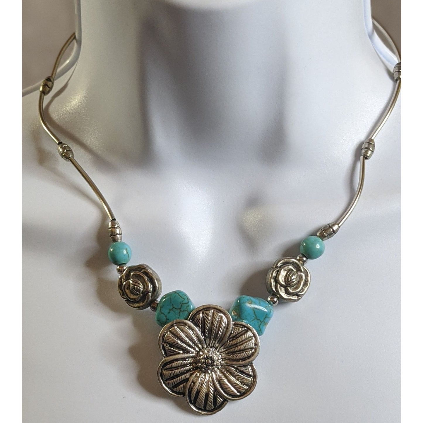 Bohemian Retro Floral Silver Tone Necklace With Turquoise Tone Accents