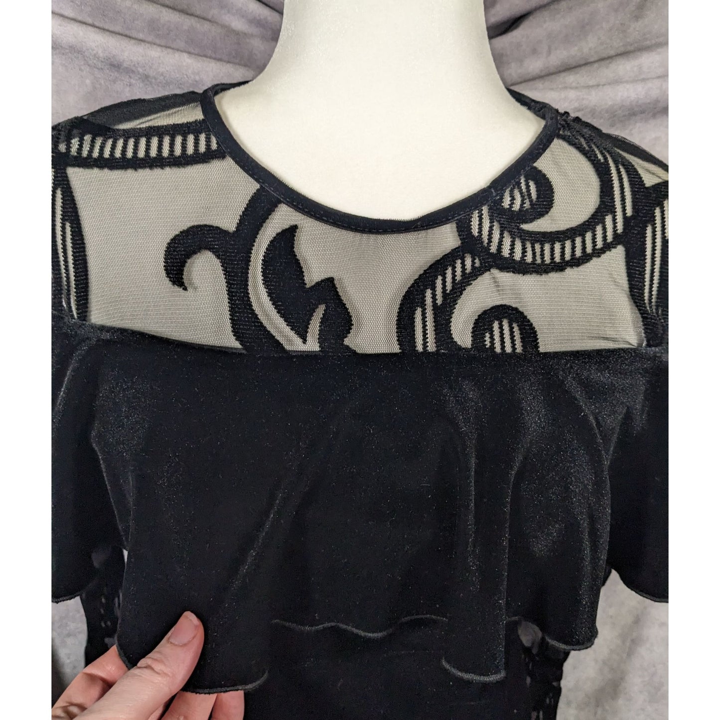 Lyman by Frank Lyman Gothic Burnout Velvet Ruffle Top Size 4