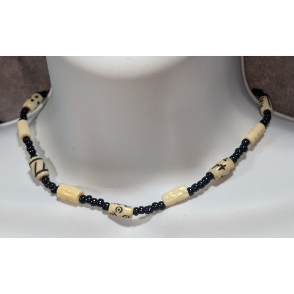 Vintage Boho Tribal Black Cream Carved Bead Choker Necklace 14 Inch