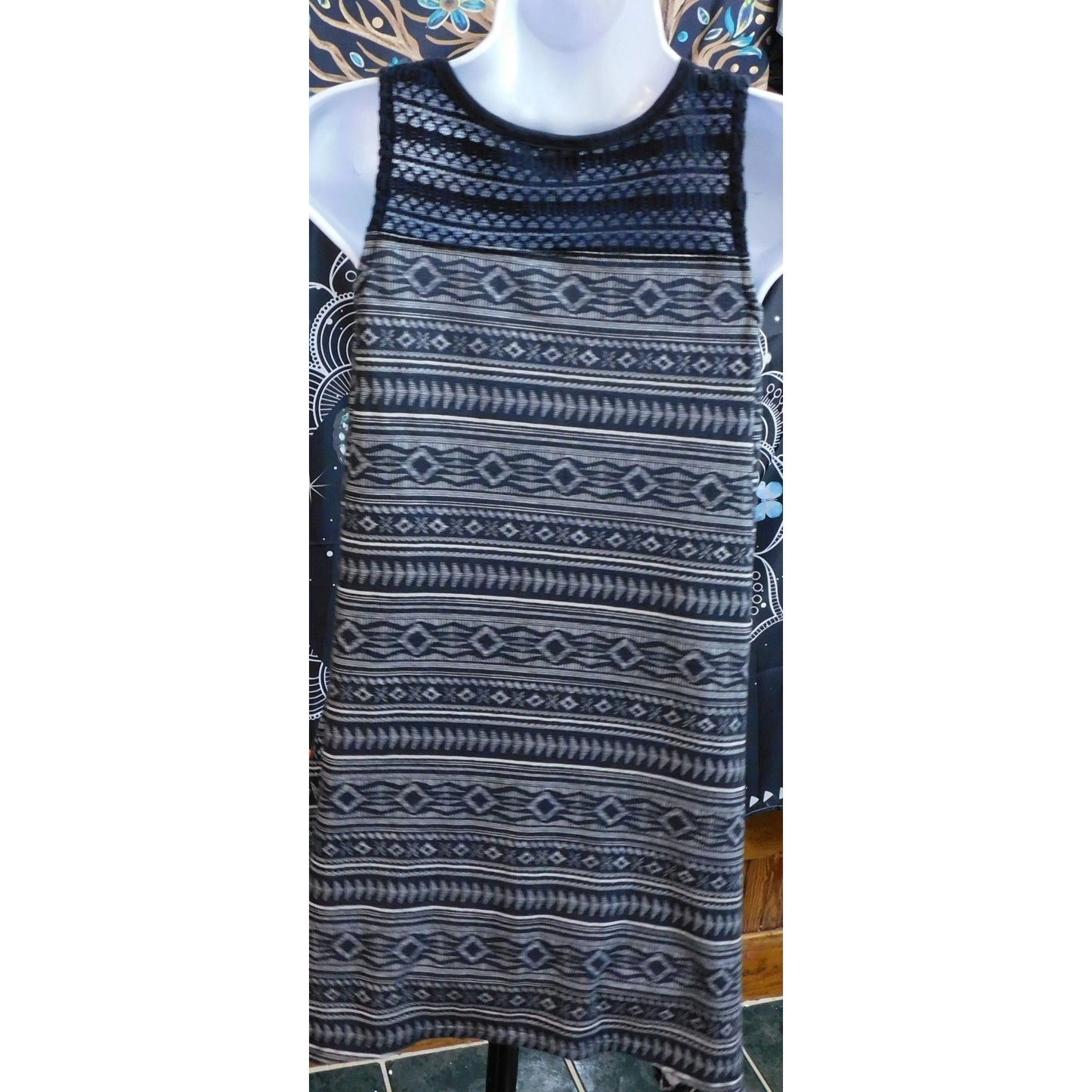 Mudd Sleeveless Handkerchief Hem Dress Southwestern Print White And Navy