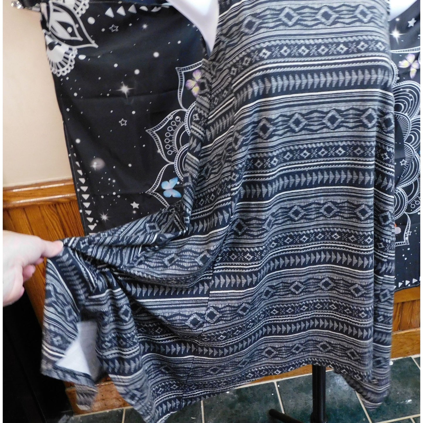 Mudd Sleeveless Handkerchief Hem Dress Southwestern Print White And Navy