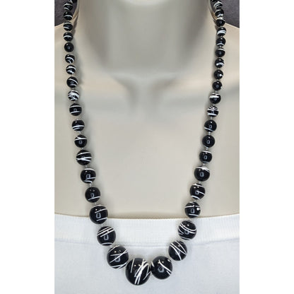 Vintage Abstract Black & White Swirl Graduated Bead Necklace