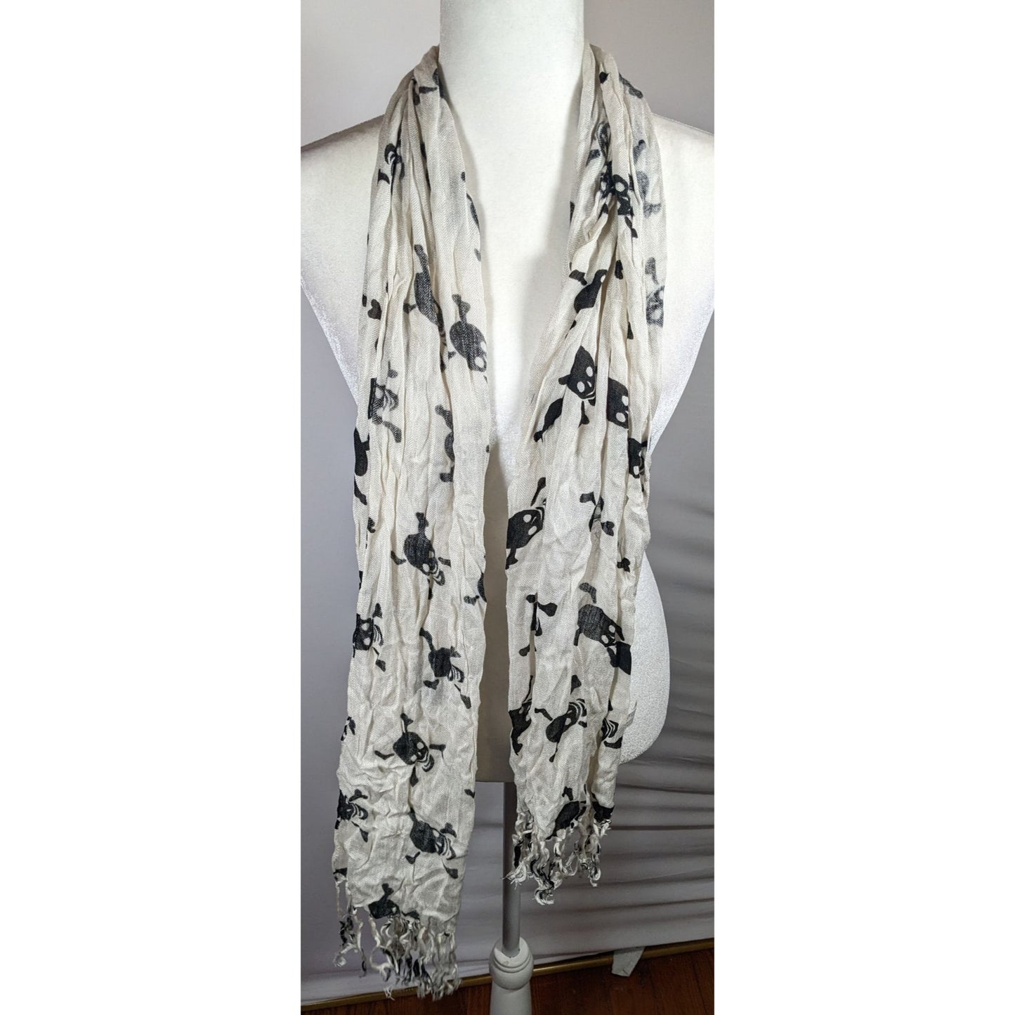 Gothic Skull And Crossbones Black And White Scarf