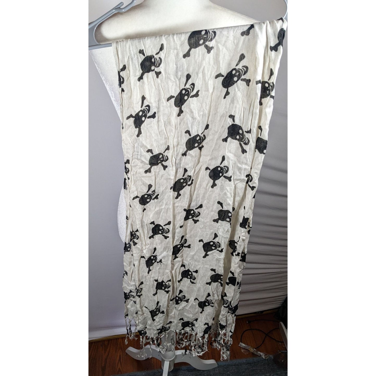 Gothic Skull And Crossbones Black And White Scarf