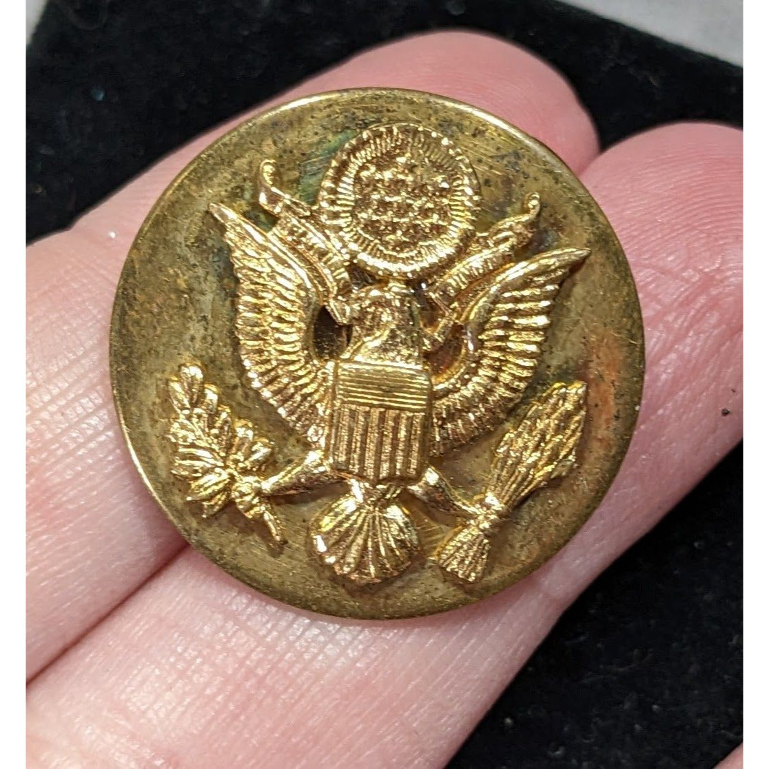 Vintage WWII Military Brass Hat/Lapel Badge With Great Seal Of The United States Design