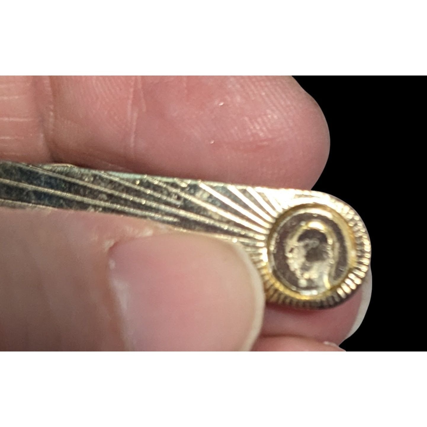 Vintage Sun Burst Engraved Gold Tone Tie Clip (Missing Stone)