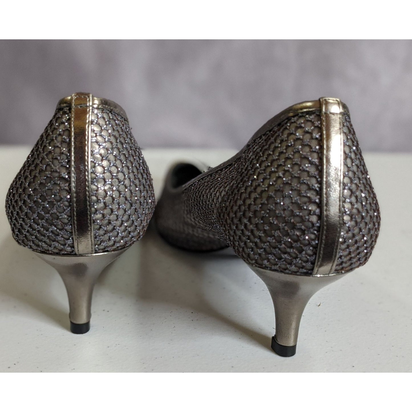 Adrianna Papell Melody Glitter Pumps Metallic Mesh 2-Inch Heel Size 11M