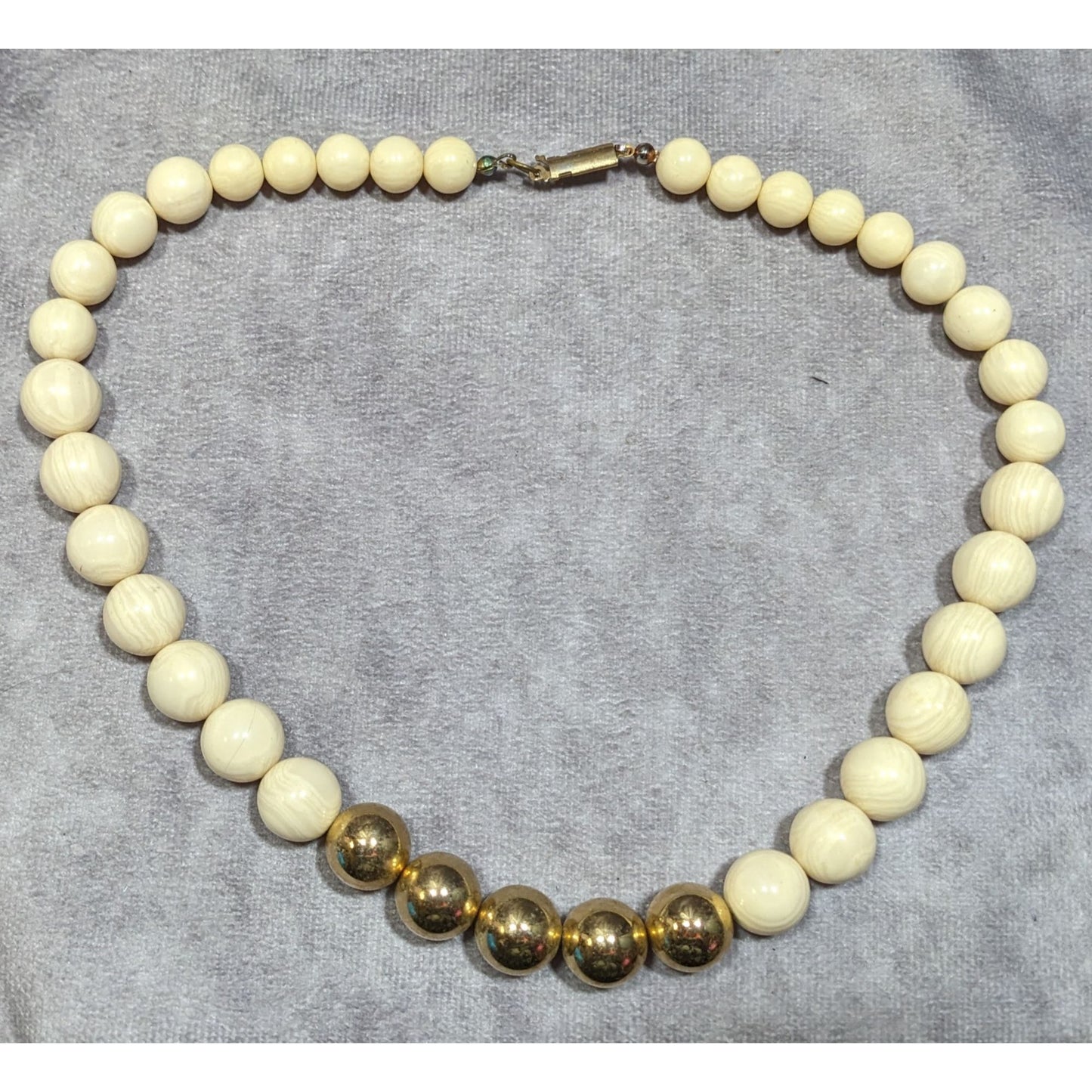 Vintage Marbled Cream Lucite And Gold Tone Beaded Necklace