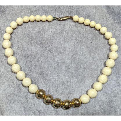 Vintage Marbled Cream Lucite And Gold Tone Beaded Necklace