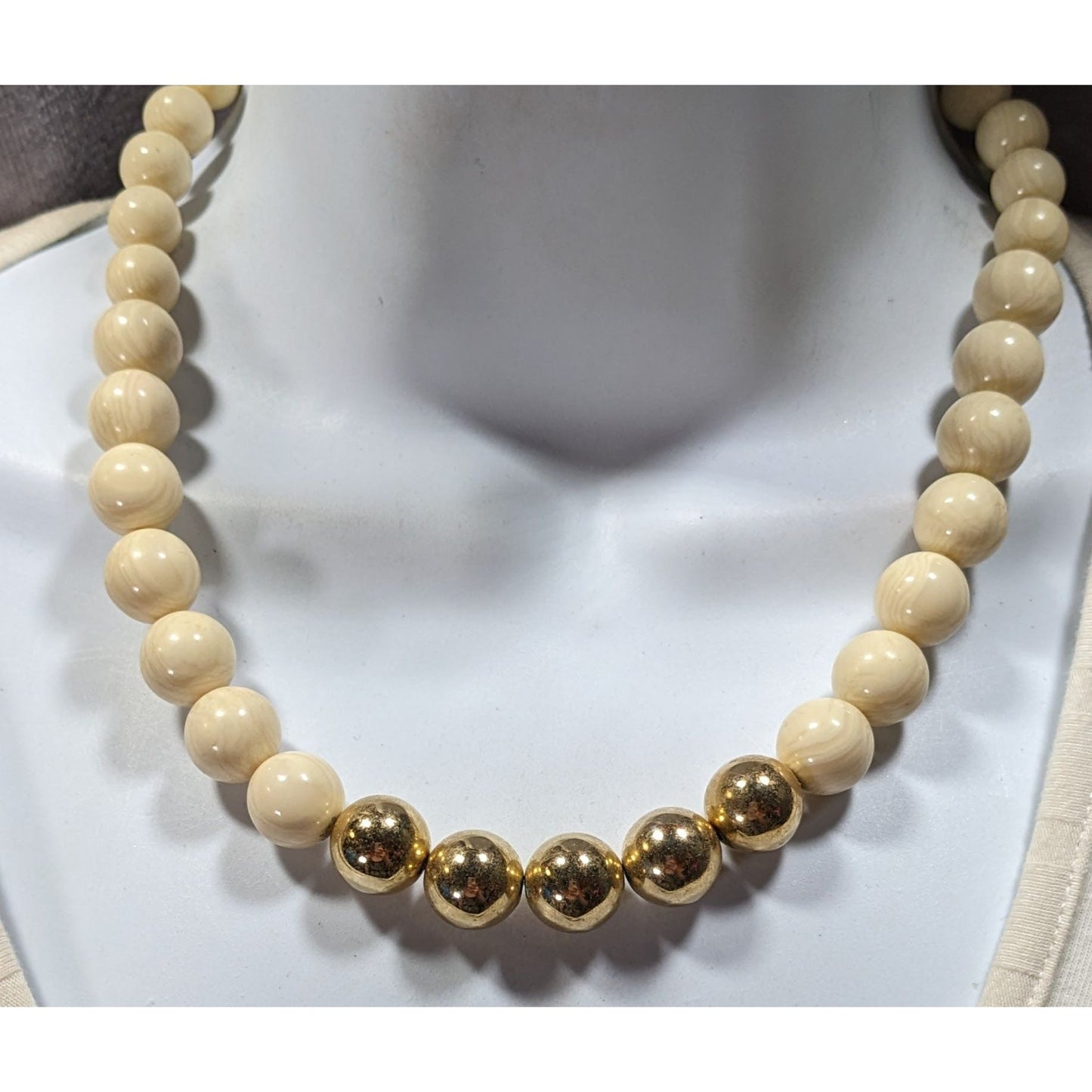 Vintage Marbled Cream Lucite And Gold Tone Beaded Necklace
