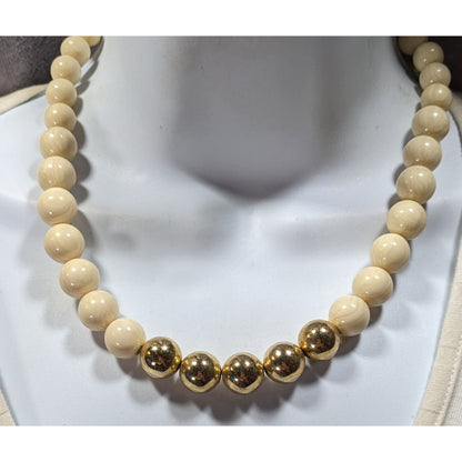 Vintage Marbled Cream Lucite And Gold Tone Beaded Necklace