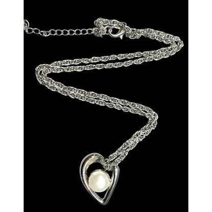 Romantic Abstract Heart Pendant Necklace With Pearl Accent