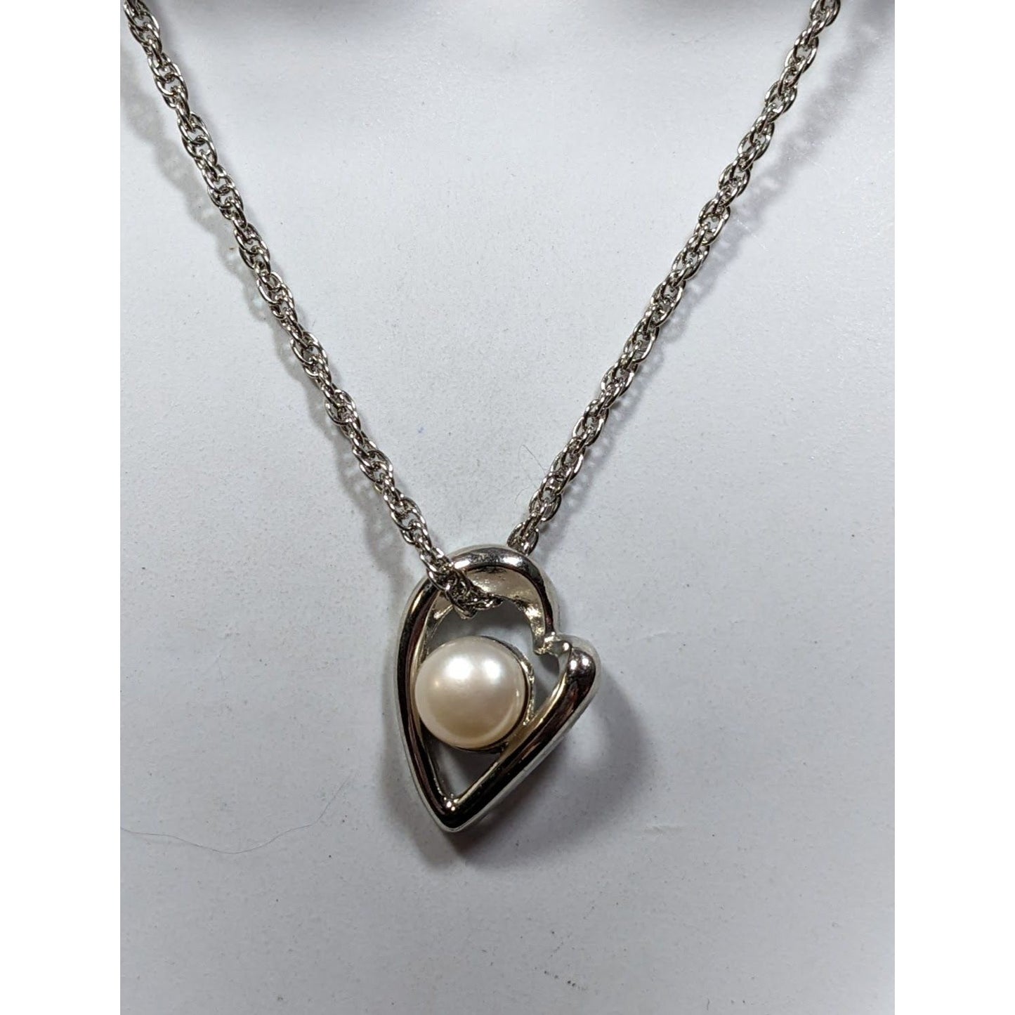 Romantic Abstract Heart Pendant Necklace With Pearl Accent