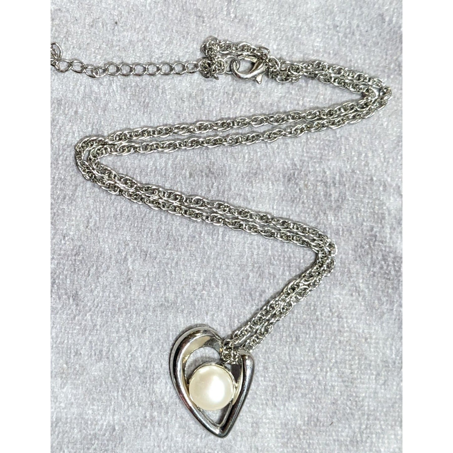 Romantic Abstract Heart Pendant Necklace With Pearl Accent