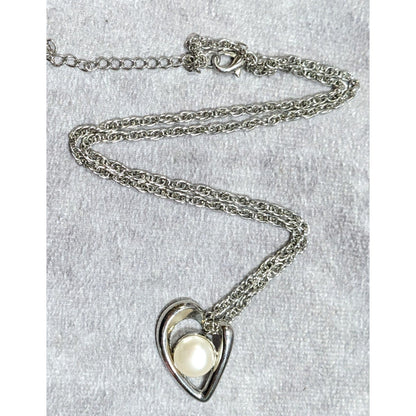 Romantic Abstract Heart Pendant Necklace With Pearl Accent