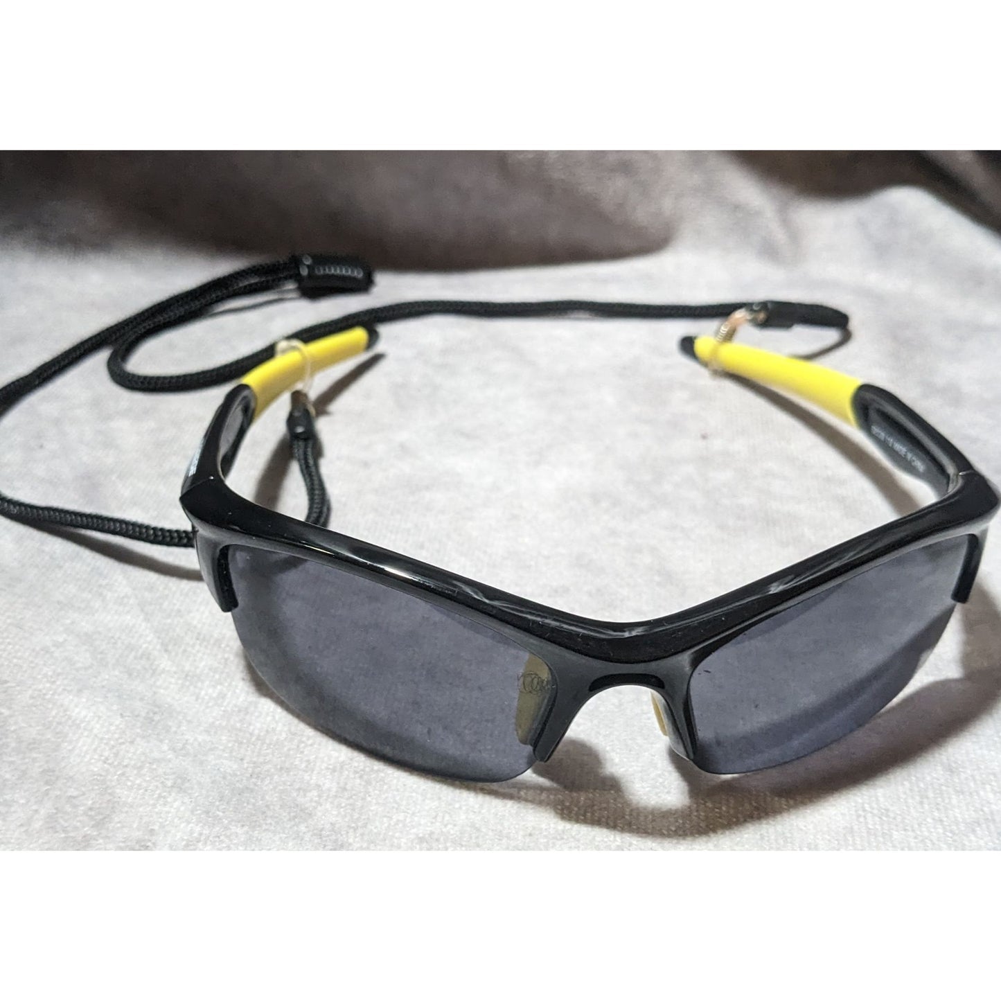 Torege Sports Black And Yellow Sunglasses With Cord