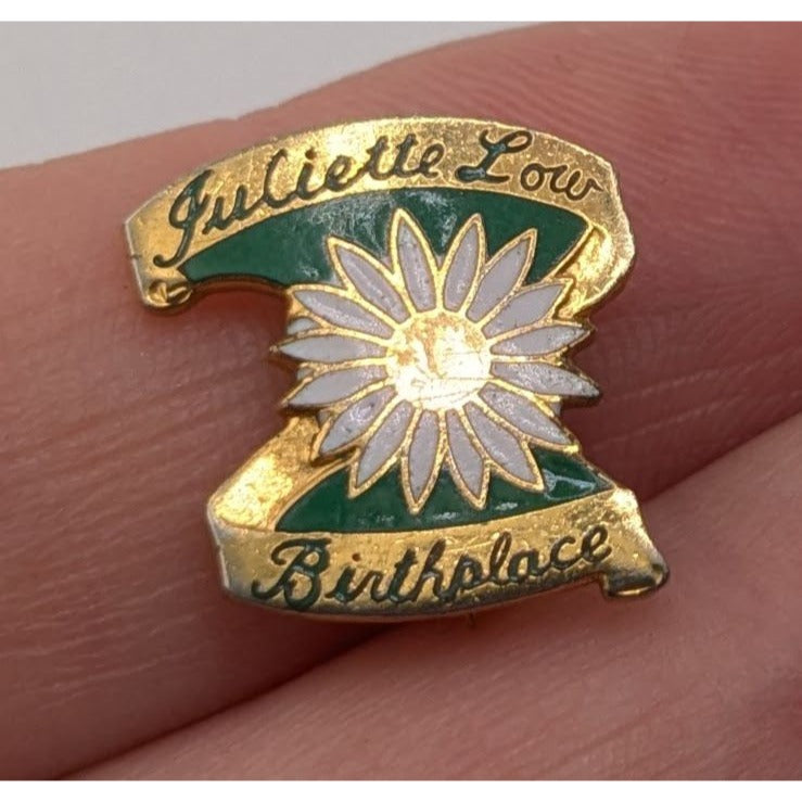 Juliette Low Birthplace Gold Tone Girl Scout Pin 1/2 Inch Vintage Collectible