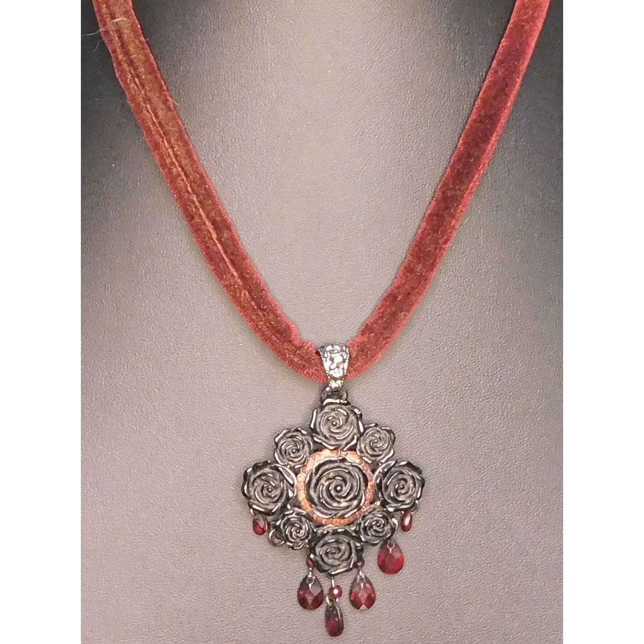 Gothic Vampire Rose Velvet Necklace With Dangling Gems