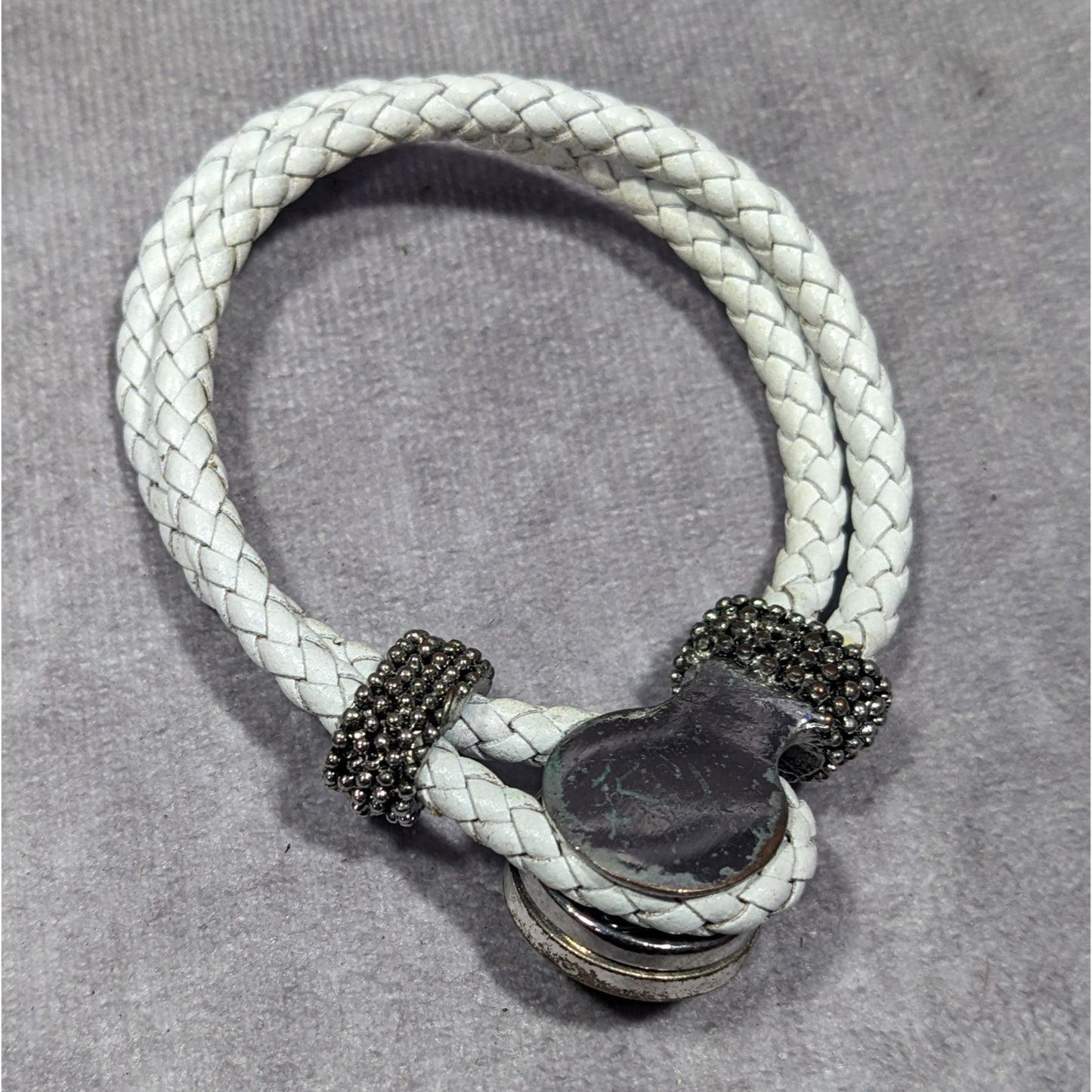 Modern White Rope Snap Button Bracelet With Rhinestones