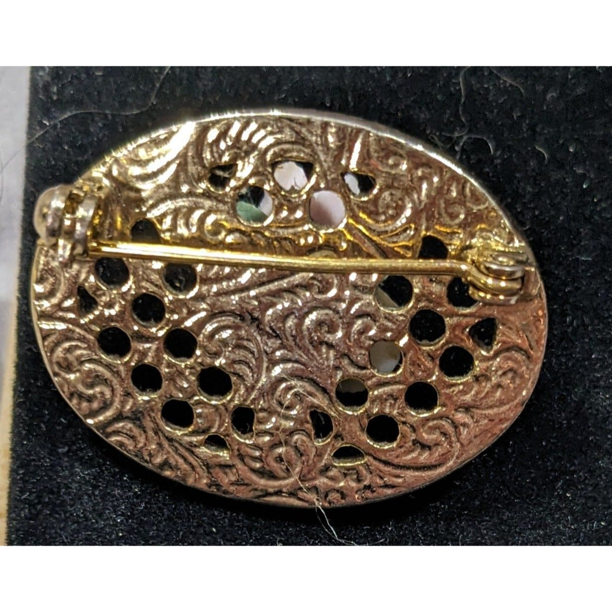 Vintage Victorian Style Rose Embellished Gold Tone Filigree Brooch
