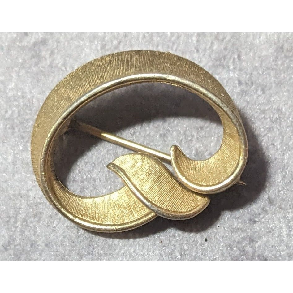 Trifari Vintage Art Deco Gold Tone Textured Brooch