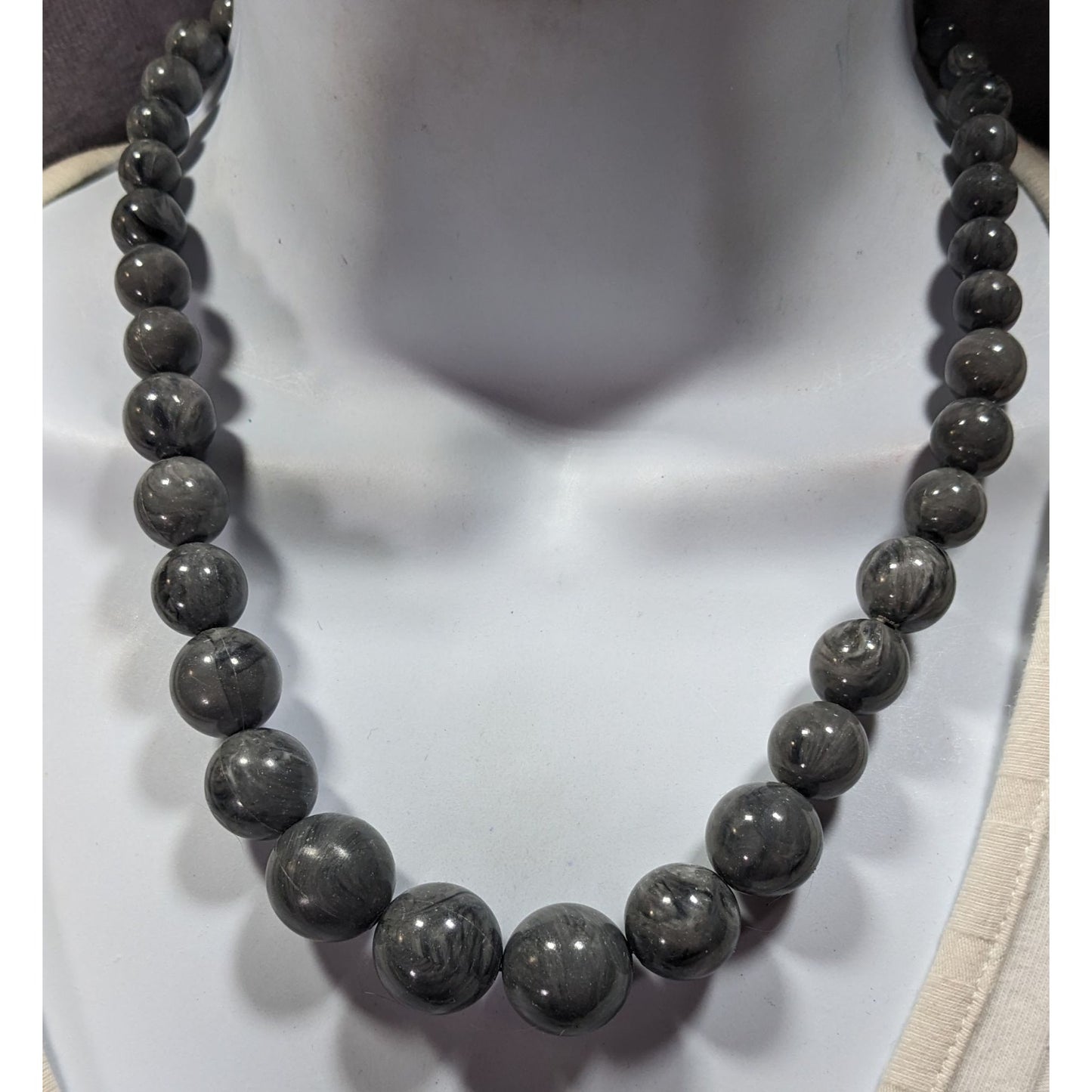 Causal Marbled Grey Graduated Plastic Bead Necklace