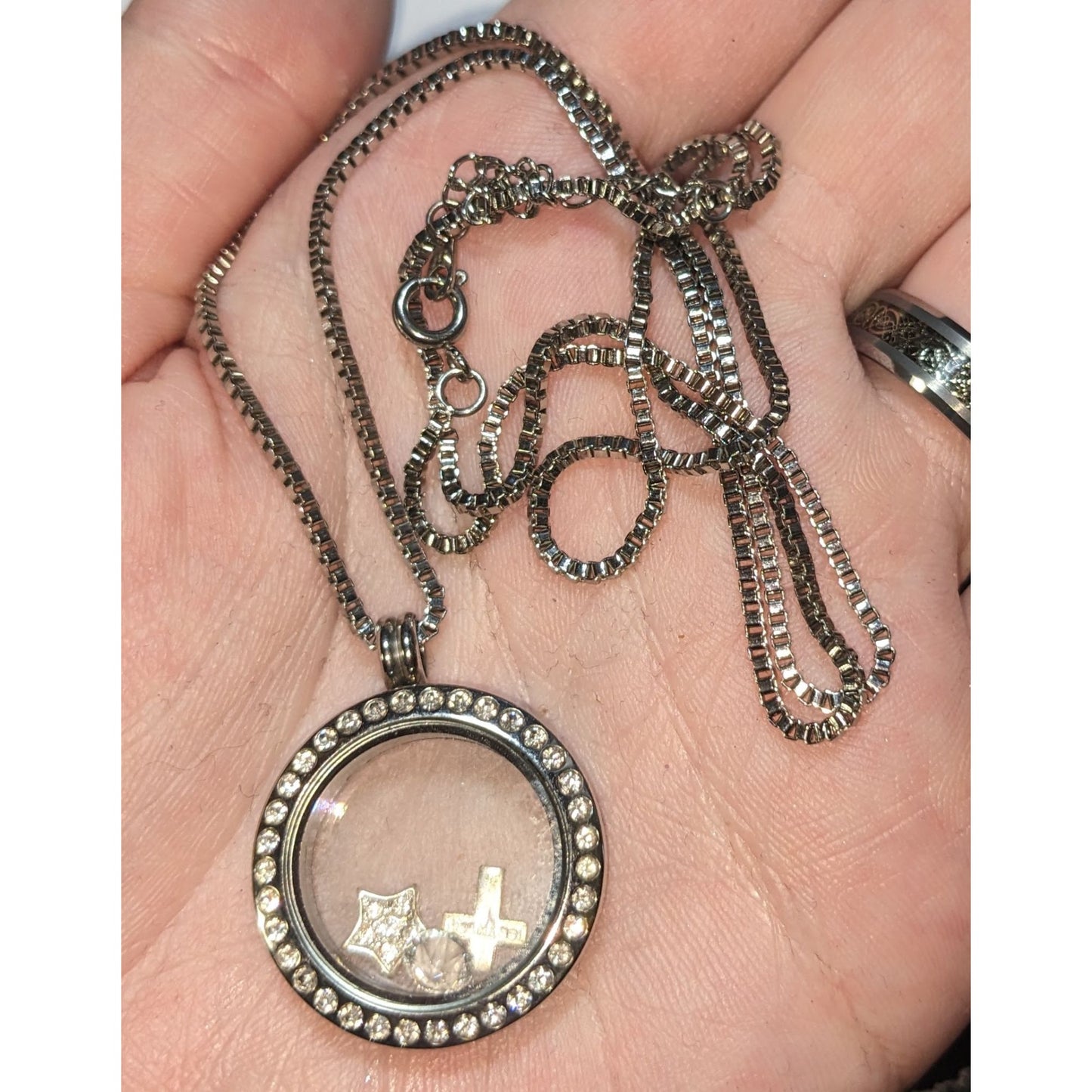 Minimalist Faith Modern International Bullion Company Sterling Floating Locket Necklace