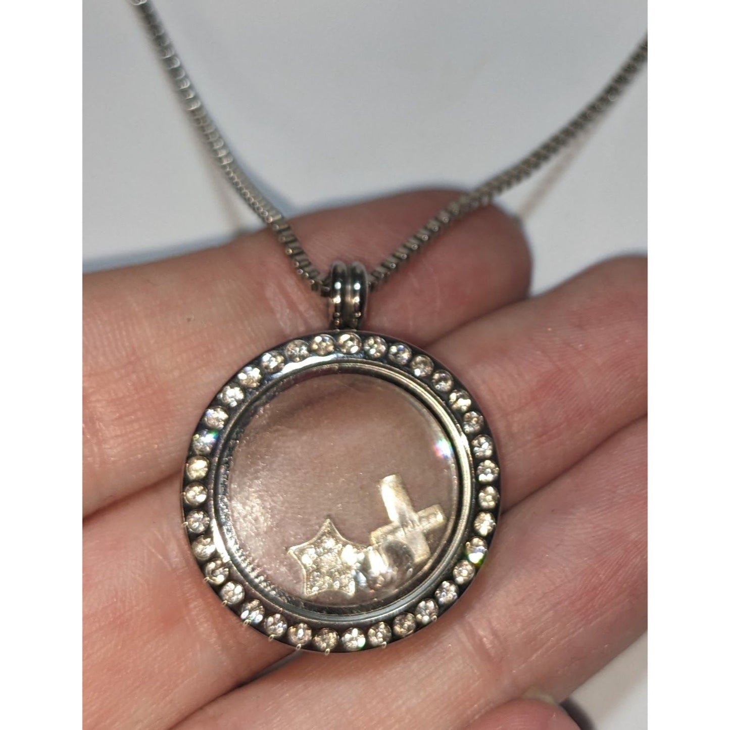 Minimalist Faith Modern International Bullion Company Sterling Floating Locket Necklace