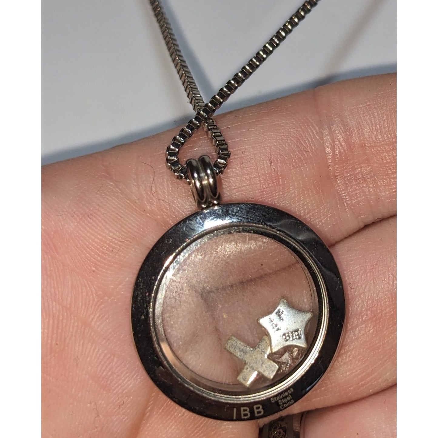 Minimalist Faith Modern International Bullion Company Sterling Floating Locket Necklace