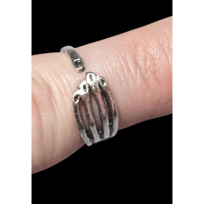 Gothic Skeleton Hand Silver Tone Fashion Ring Size 5 1/2