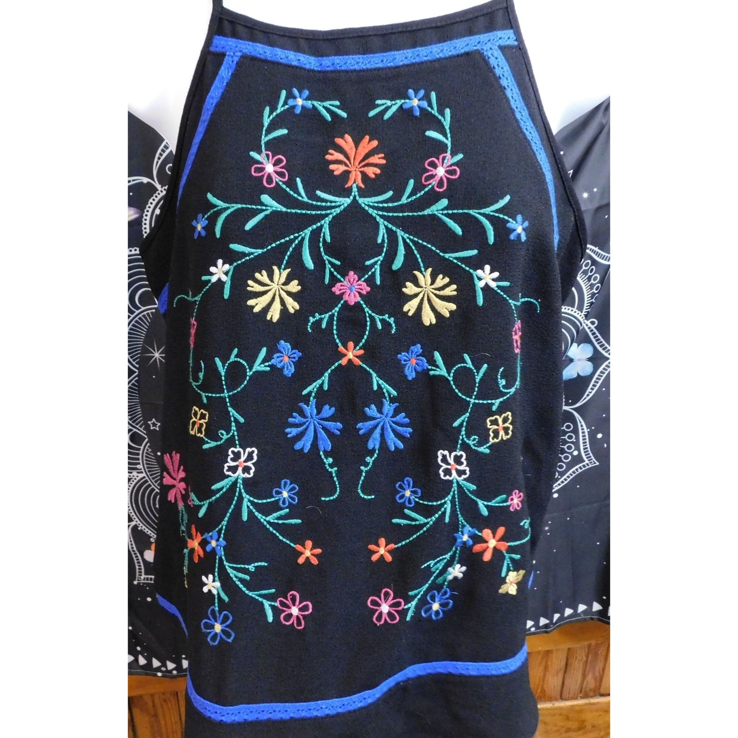 Xhilaration Floral Embroidered Sleeveless Top
