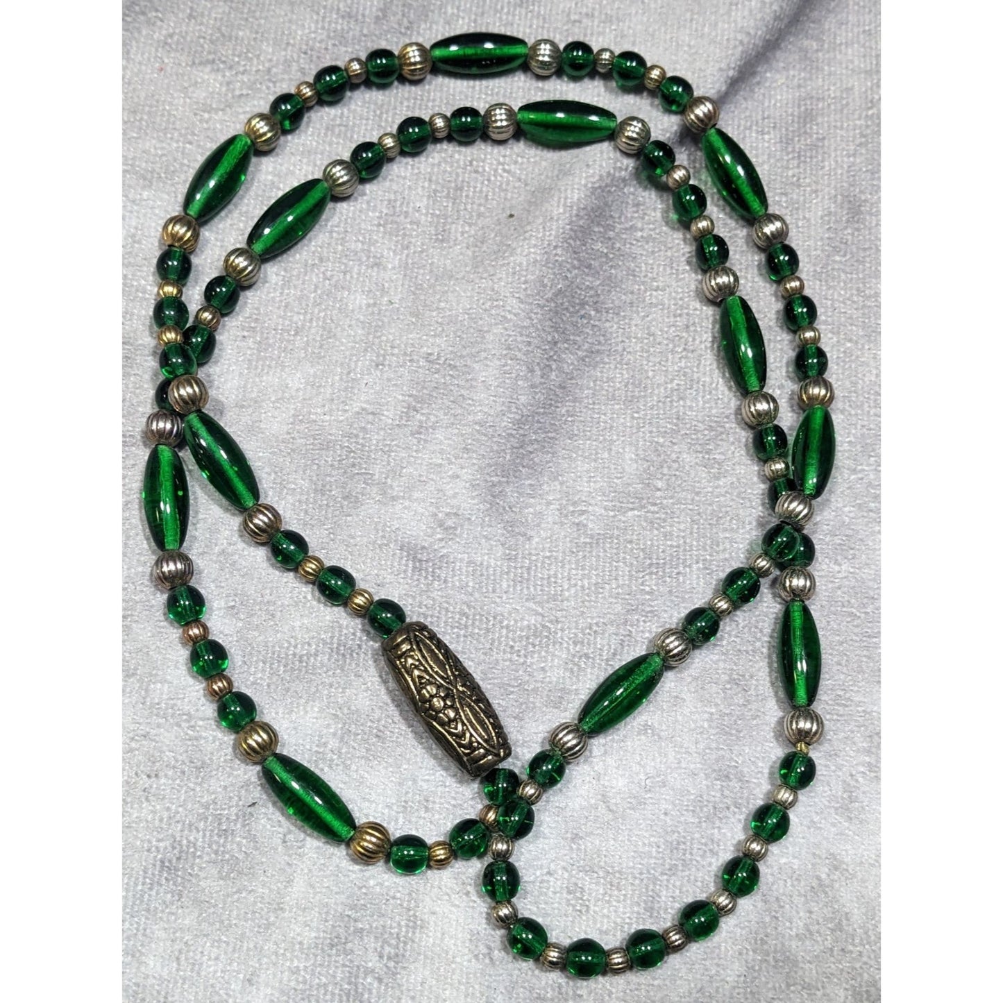 Retro Green Glass Beaded Necklace With Silver And Gold Tone Accents