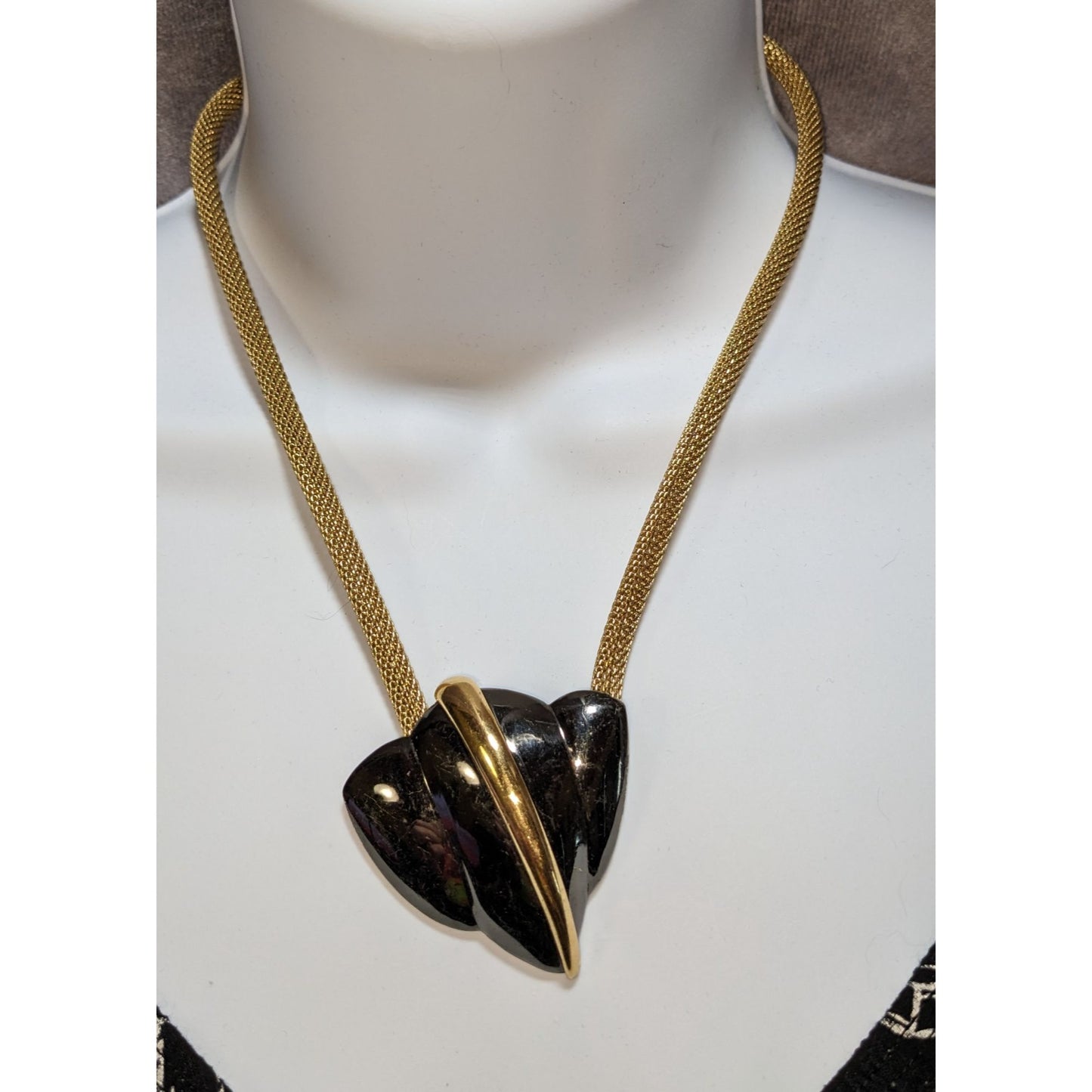 Vintage Trifari Gold Mesh Necklace With Black & Gold Abstract Heart Pendant