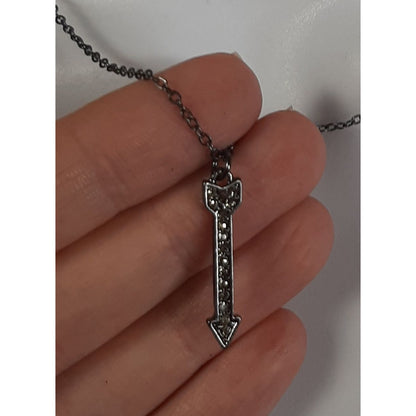 Dainty Arrow Pendant Necklace With Rhinestones