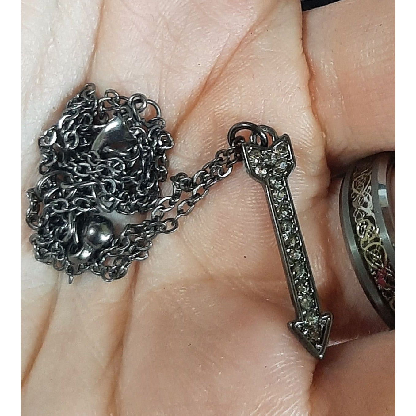 Dainty Arrow Pendant Necklace With Rhinestones